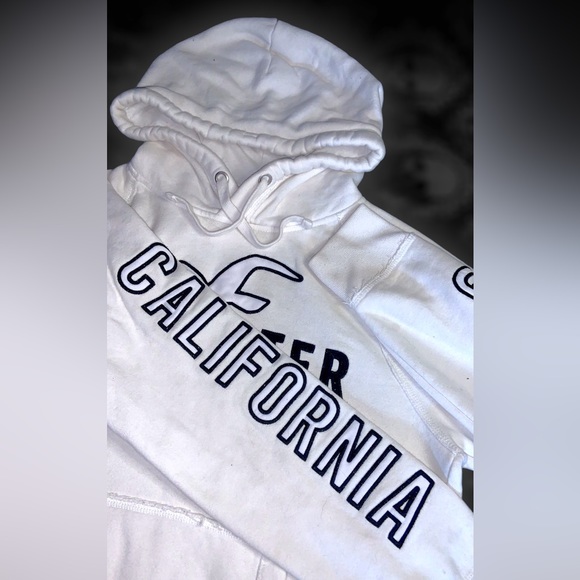 small HOLLISTER pull over hooded sweater WHITE with black brand on sleeves! - Picture 2 of 4